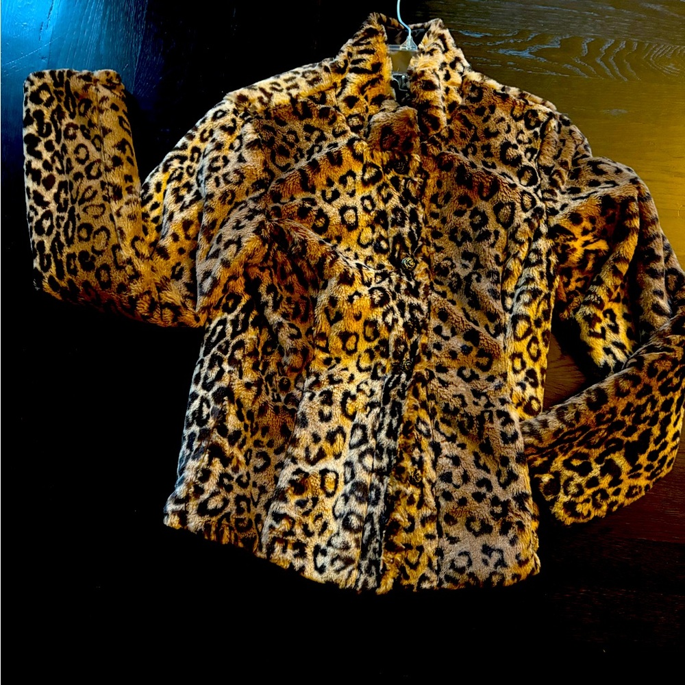Fully reversible faux leopard to brown quilted jacket. xs